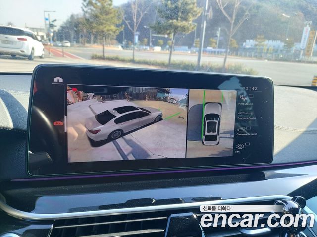 BMW 5-Series 2022 — photo 18