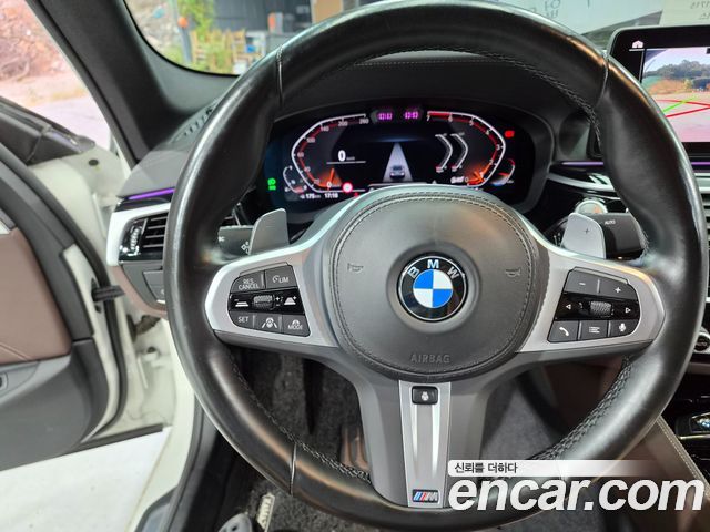 BMW 5-Series 2022 — photo 19