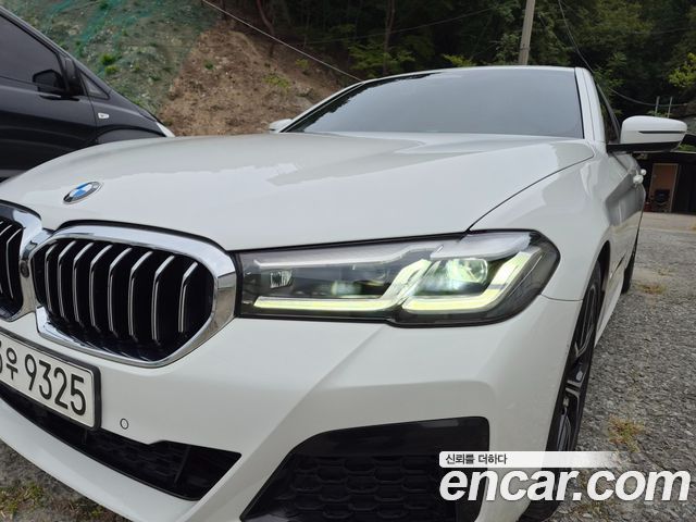 BMW 5-Series 2022 — photo 20