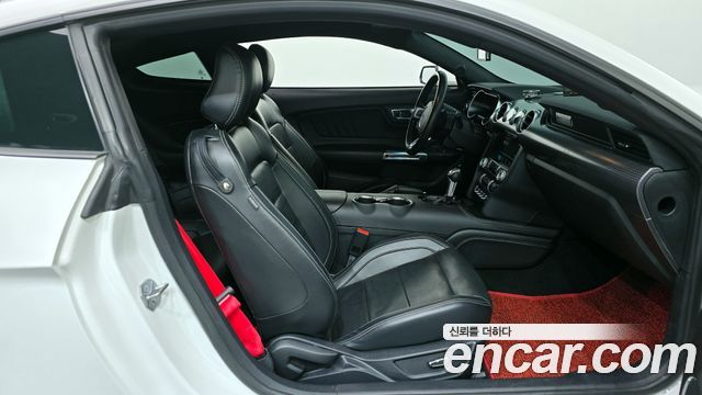 Ford Mustang 2019 — photo 11