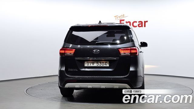 Kia Canival 2018 — photo 4