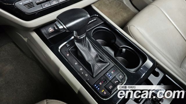 Kia Canival 2018 — photo 9