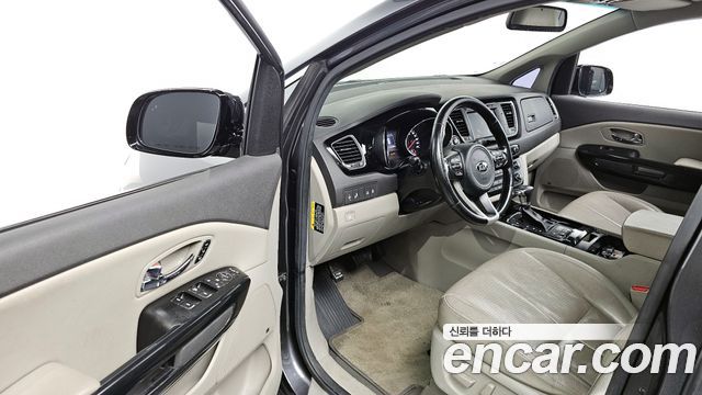 Kia Canival 2018 — photo 10