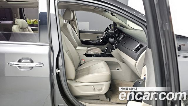 Kia Canival 2018 — photo 11