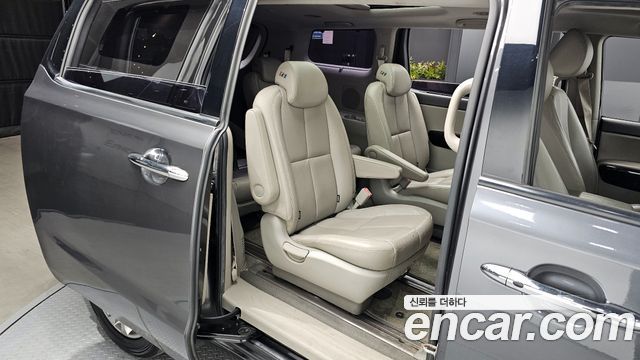 Kia Canival 2018 — photo 12