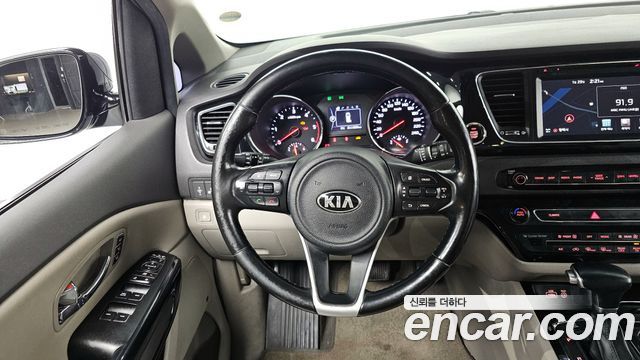 Kia Canival 2018 — photo 13