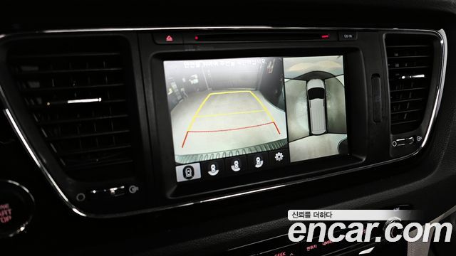 Kia Canival 2018 — photo 16