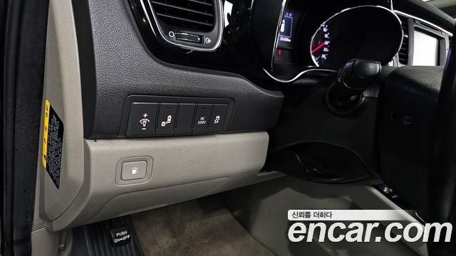 Kia Canival 2018 — photo 17