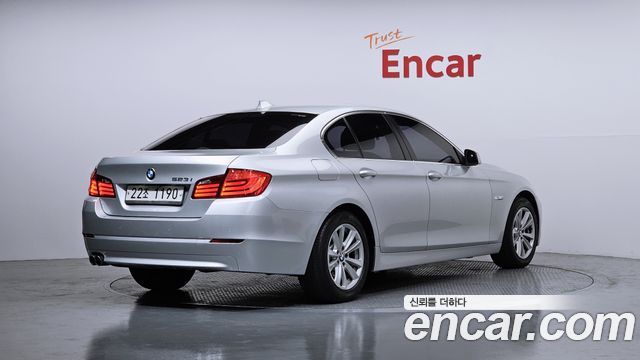 BMW 5-Series 2010 — photo 2