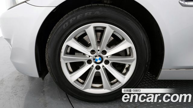 BMW 5-Series 2010 — photo 5