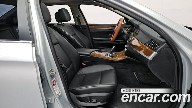 BMW 5-Series 2010 — photo 10