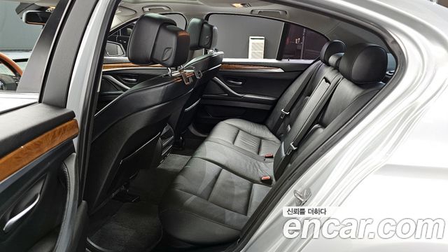 BMW 5-Series 2010 — photo 12