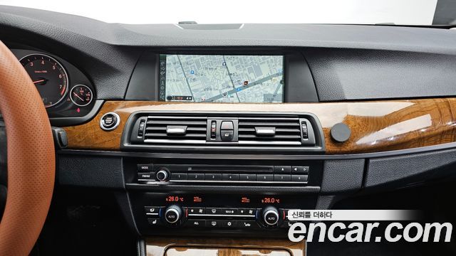 BMW 5-Series 2010 — photo 15