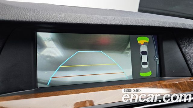 BMW 5-Series 2010 — photo 16