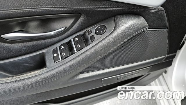 BMW 5-Series 2010 — photo 18