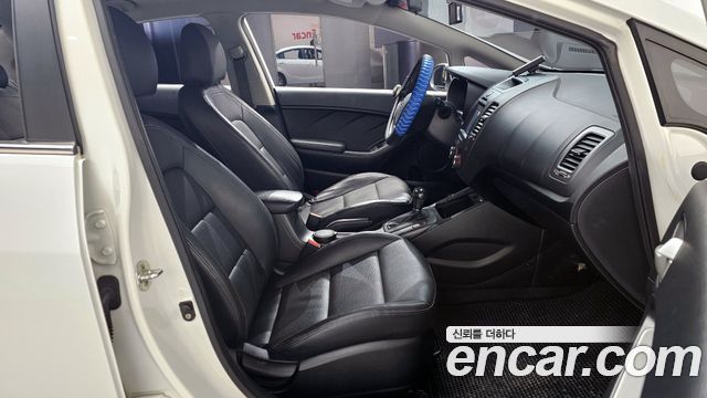 Kia K3 2015 — photo 10
