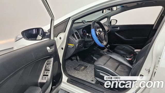 Kia K3 2015 — photo 11