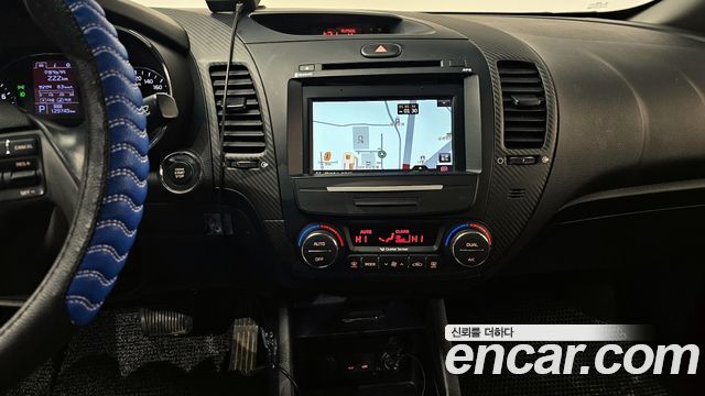 Kia K3 2015 — photo 15