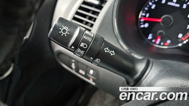 Kia K3 2015 — photo 18