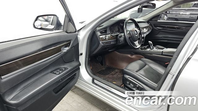 BMW 7-Series 2014 — photo 10