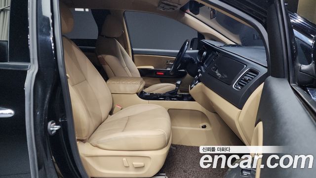Kia Canival 2019 — photo 11