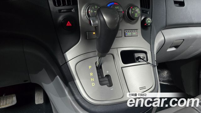 Hyundai Starex 2015 — photo 9
