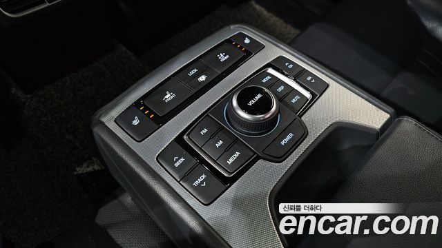 Genesis G80 2018 — photo 19