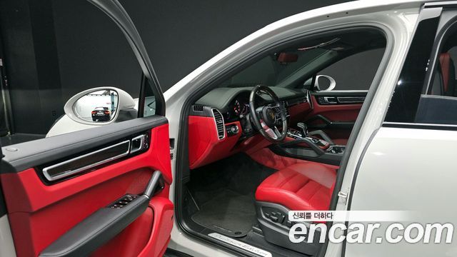Porsche Cayenne 2022 — photo 10