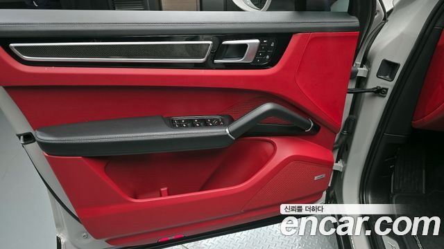 Porsche Cayenne 2022 — photo 16