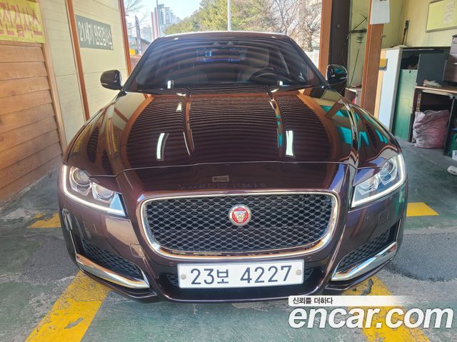 Jaguar XF 2017 — photo 3