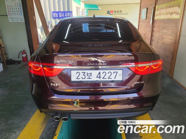Jaguar XF 2017 — photo 4