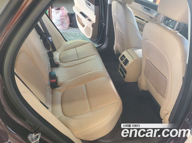 Jaguar XF 2017 — photo 10