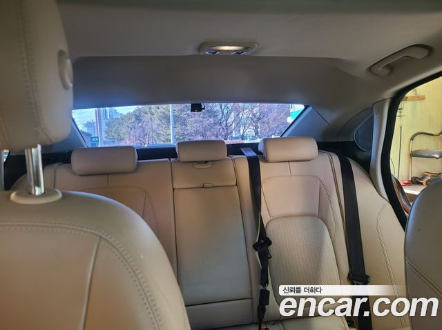 Jaguar XF 2017 — photo 12
