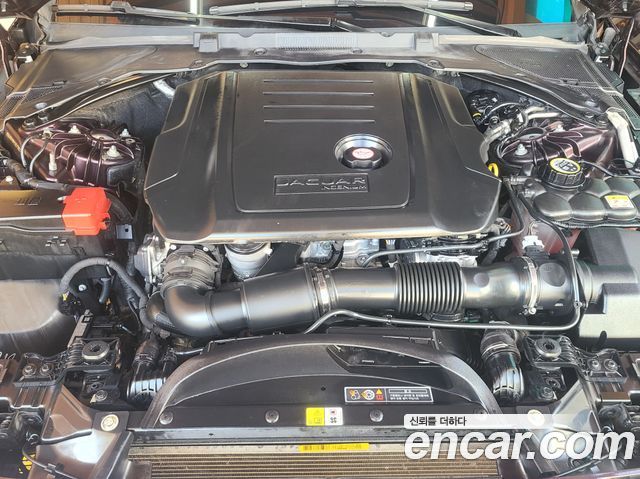 Jaguar XF 2017 — photo 20