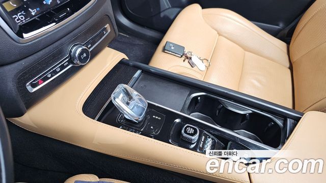 Volvo XC90 2021 — photo 9