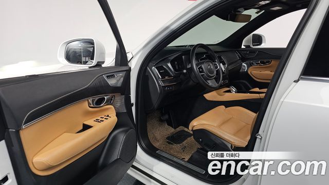 Volvo XC90 2021 — photo 10