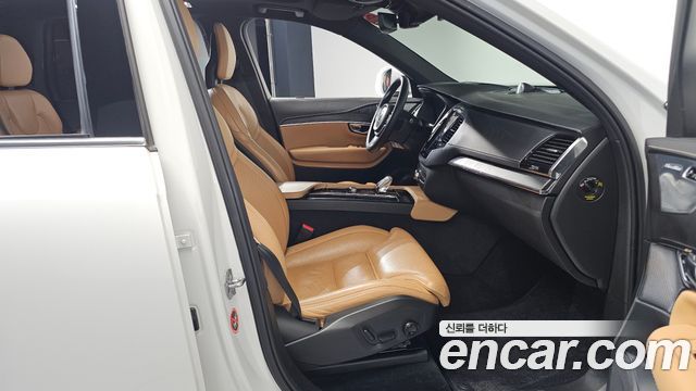 Volvo XC90 2021 — photo 11