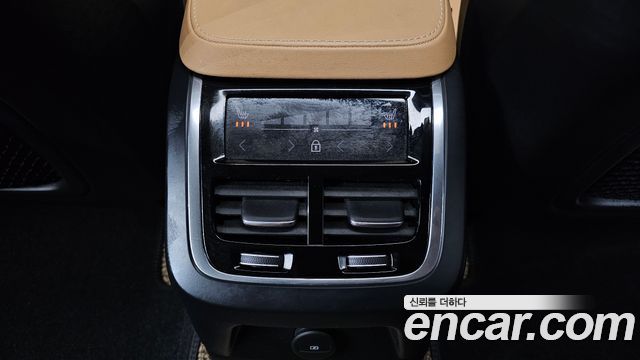 Volvo XC90 2021 — photo 18