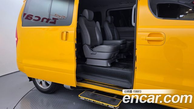 Hyundai Starex 2019 — photo 12