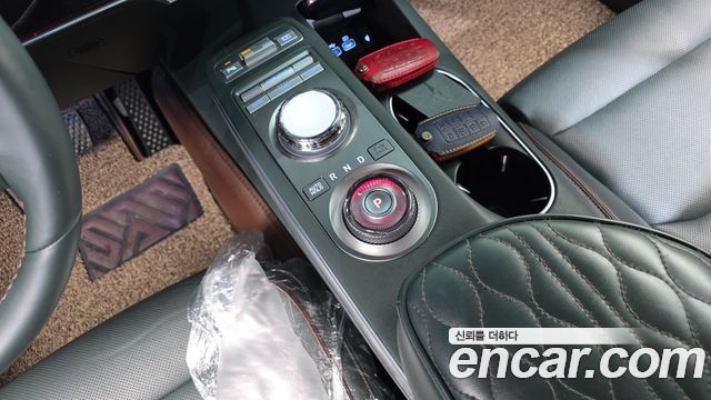 Genesis GV70 2023 — photo 9