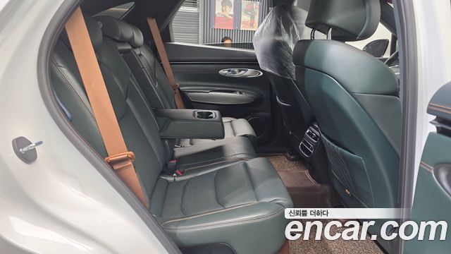Genesis GV70 2023 — photo 12