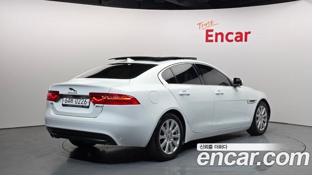 Jaguar XE 2016 — photo 2