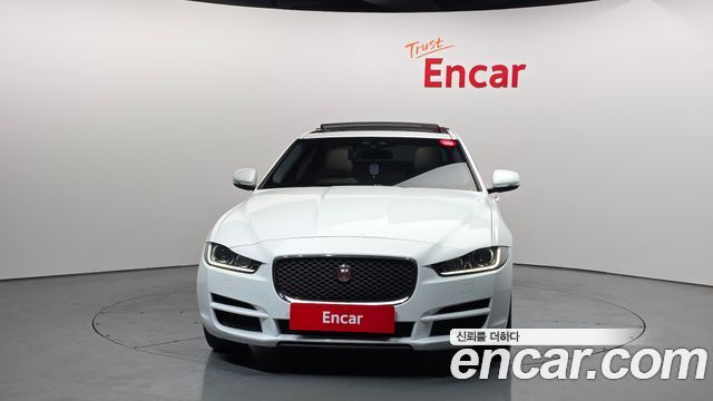 Jaguar XE 2016 — photo 3