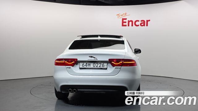 Jaguar XE 2016 — photo 4