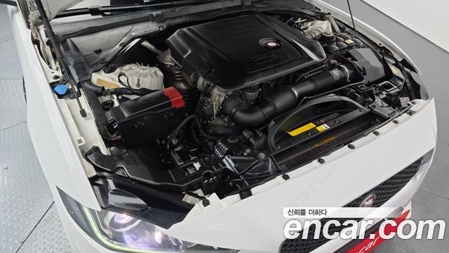 Jaguar XE 2016 — photo 6