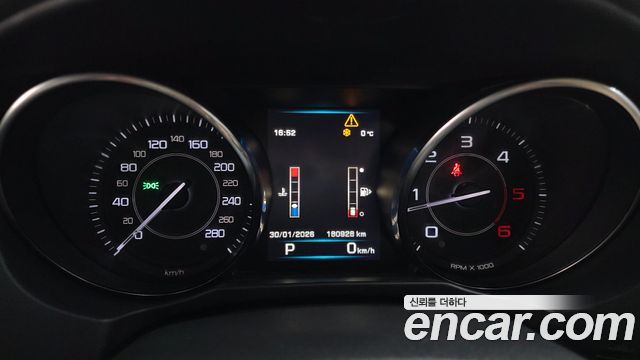 Jaguar XE 2016 — photo 8