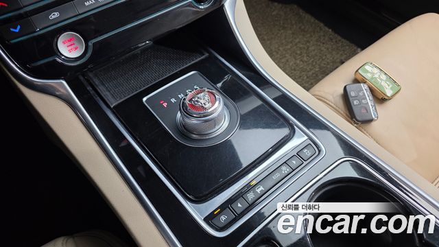 Jaguar XE 2016 — photo 9