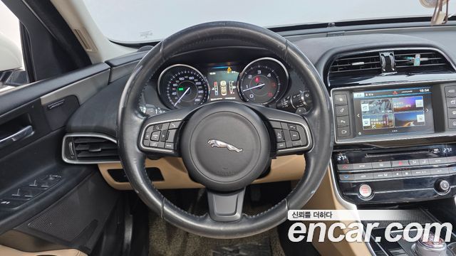 Jaguar XE 2016 — photo 15