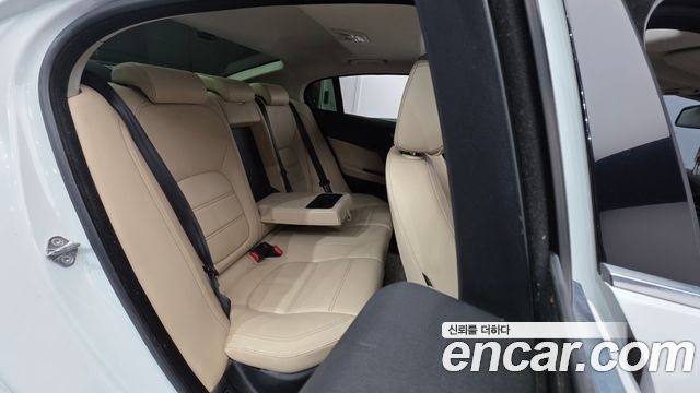 Jaguar XE 2016 — photo 19