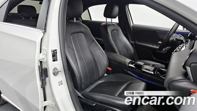 Mercedes-Benz A-Class 2021 — photo 10